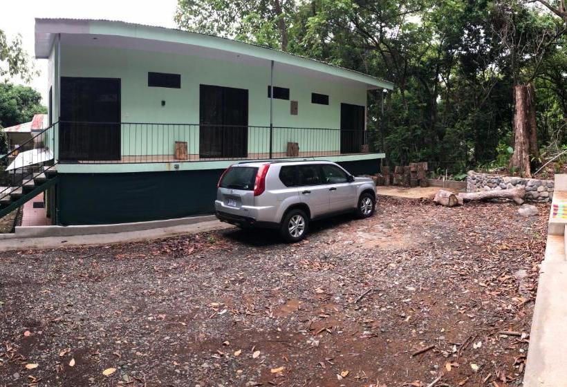 هاستل Casa Encantada Rooms   Dbl Room   Aire Acondicionado   Wifi   Parking   Private Bathroom