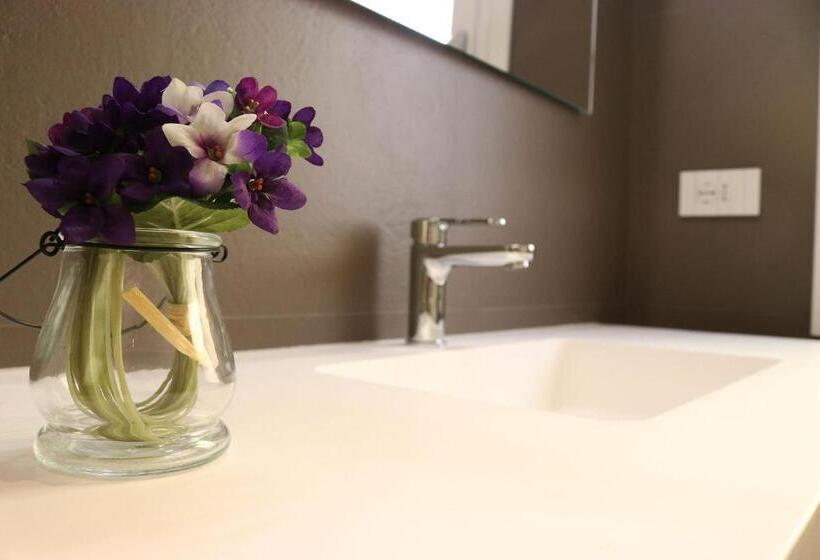 تختخواب و صبحانه The Sisters