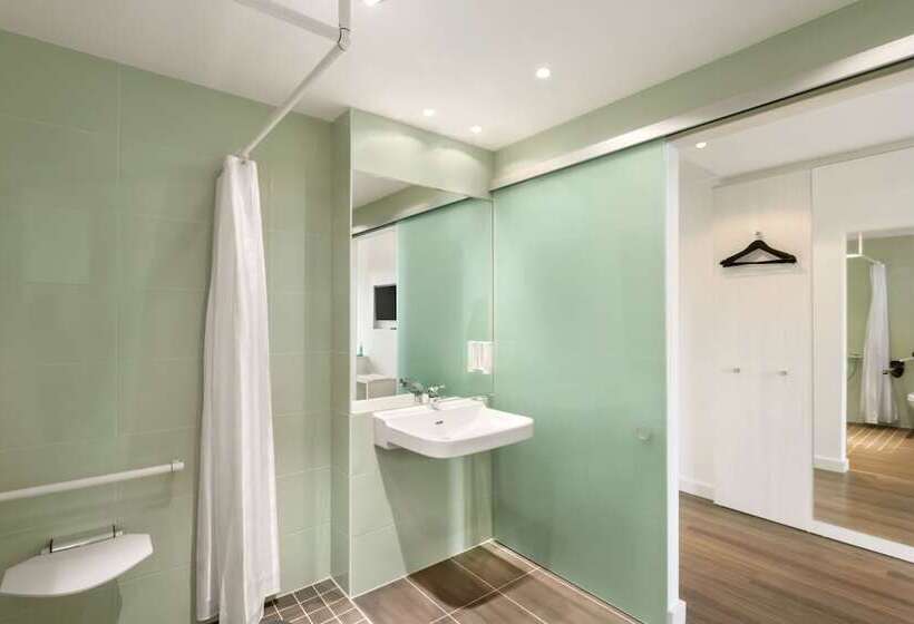 هتل Super 8 By Wyndham Dresden