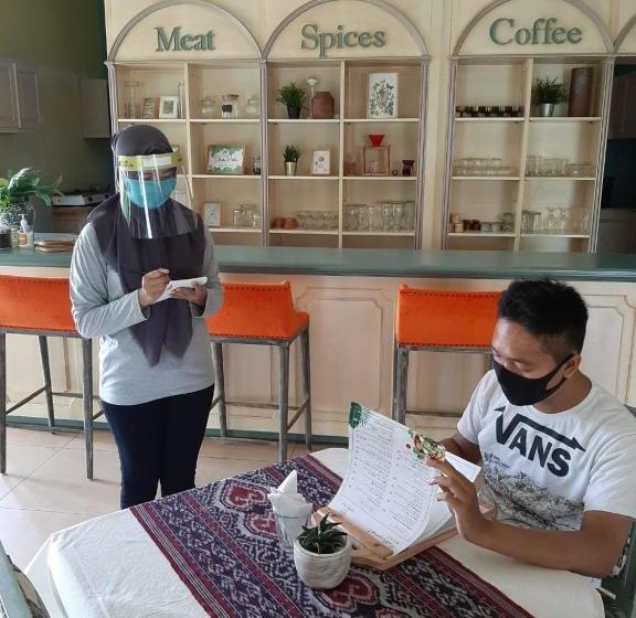 تختخواب و صبحانه Rimba Desa Resort Inn Jepara