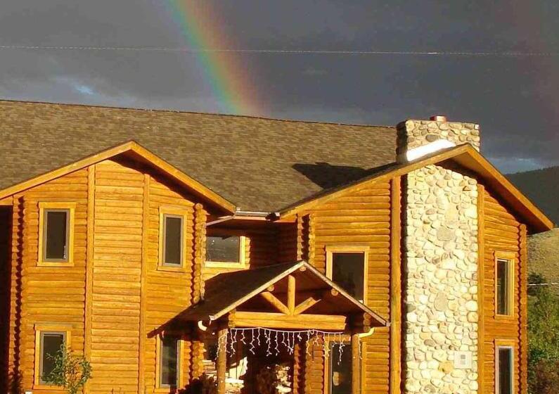 فندق صغير Inn On The Beartooth B&b