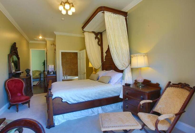 ベッドアンドブレックファースト Inntiquity, A Country Inn