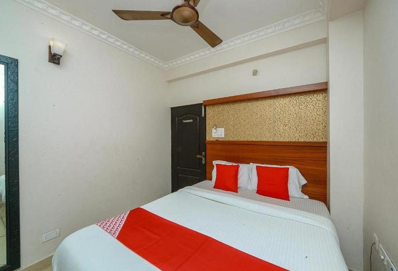 هتل Oyo 8153 K Empire