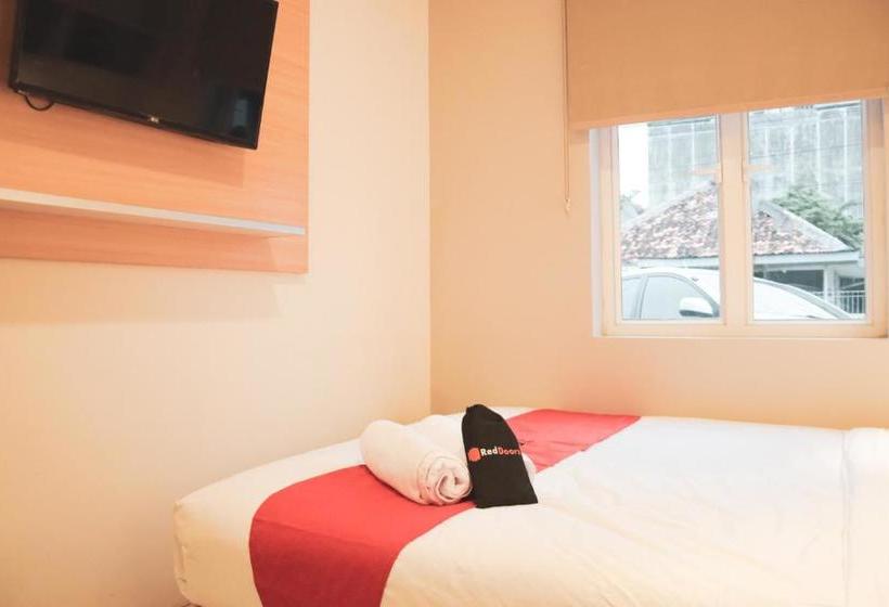 پانسیون Reddoorz Plus Syariah Near Manggarai Station 3