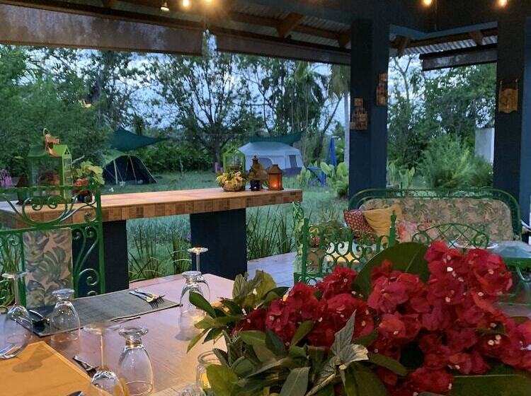 تختخواب و صبحانه Campito Loving
