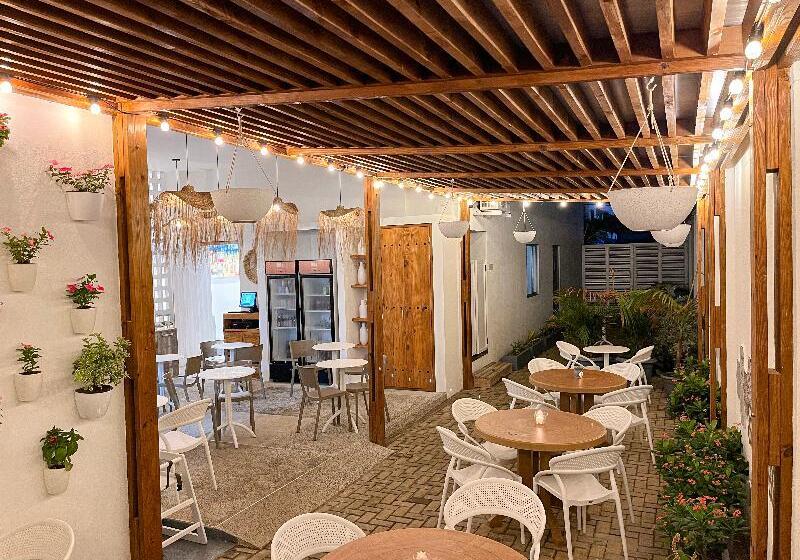 هتل Azure Lofts & Pool