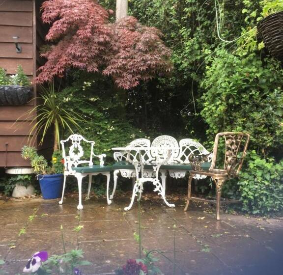 Bed and Breakfast Otters Green
