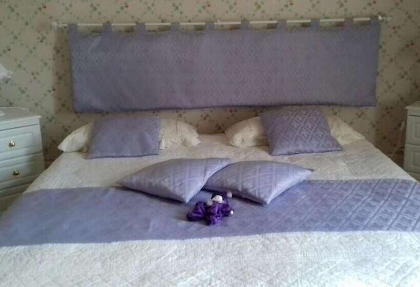 مبيت وإفطار Château De Lastours