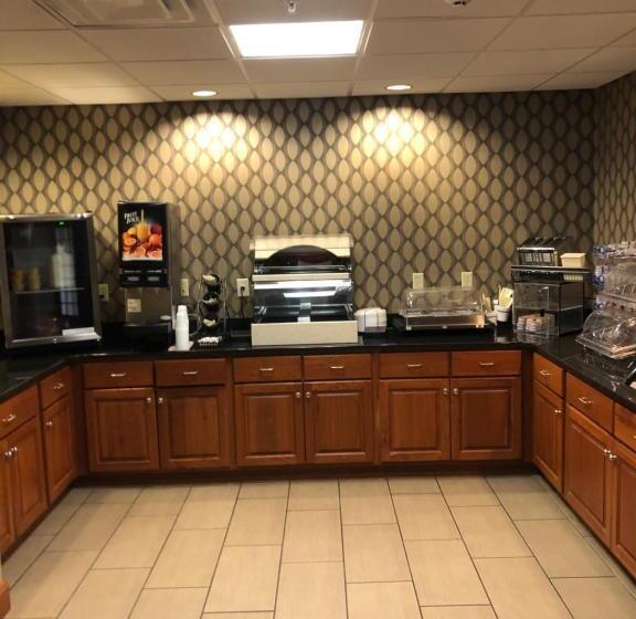 酒店 Countryview Inn & Suites