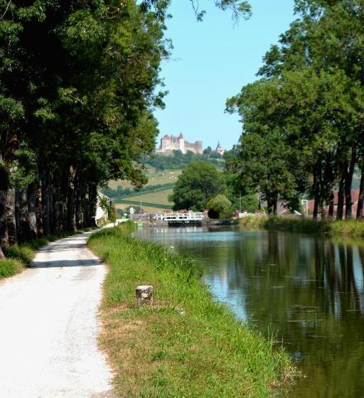 Отель Domaine De Vandenesse Et Spa