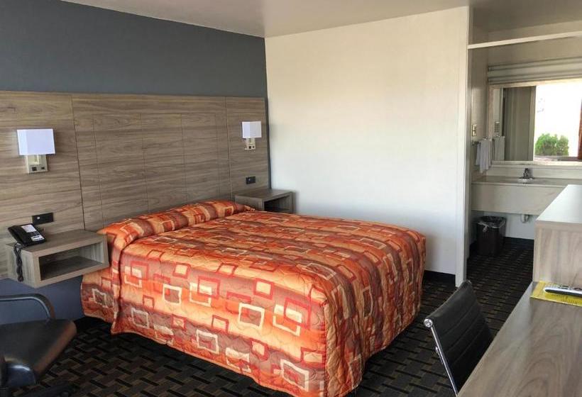 فندق على الطريق Mid Continent Inn