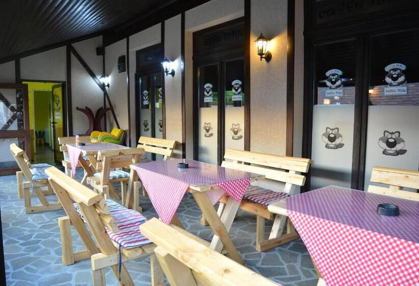 پانسیون Deltix Apartments