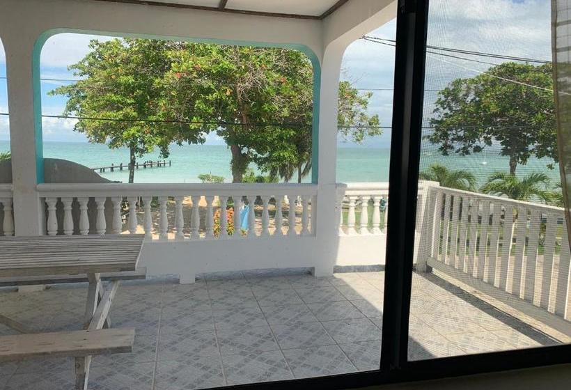 פנסיון Fernando S Seaside Guest House
