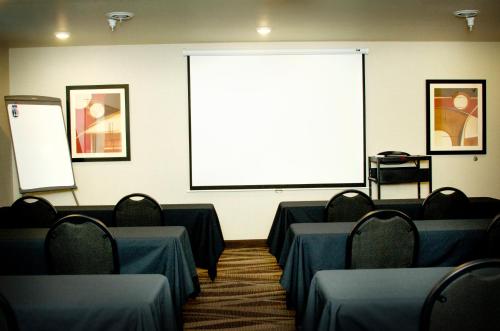 Отель Cobblestone Inn & Suites   Soda Springs