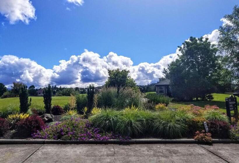 فندق Resort At Eagle Point Golf Club Lodging