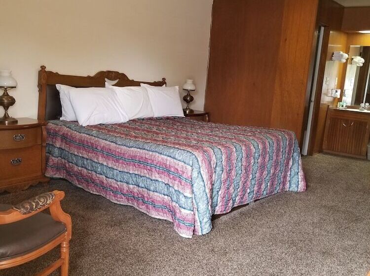Plaza Motel