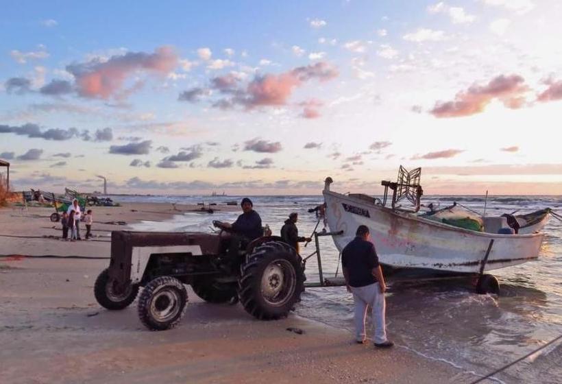 فندق صغير Juha S Guesthouse  Zarqa Bay