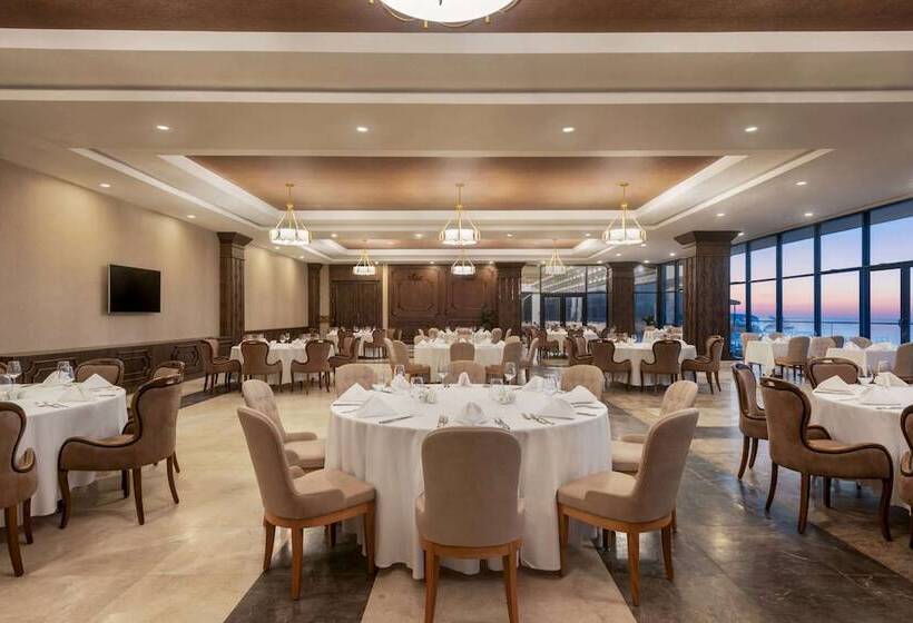 בית מלון כפרי Ramada Resort By Wyndham Unye