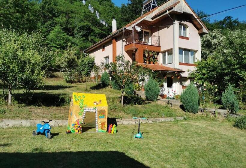 پانسیون Casa Noastra