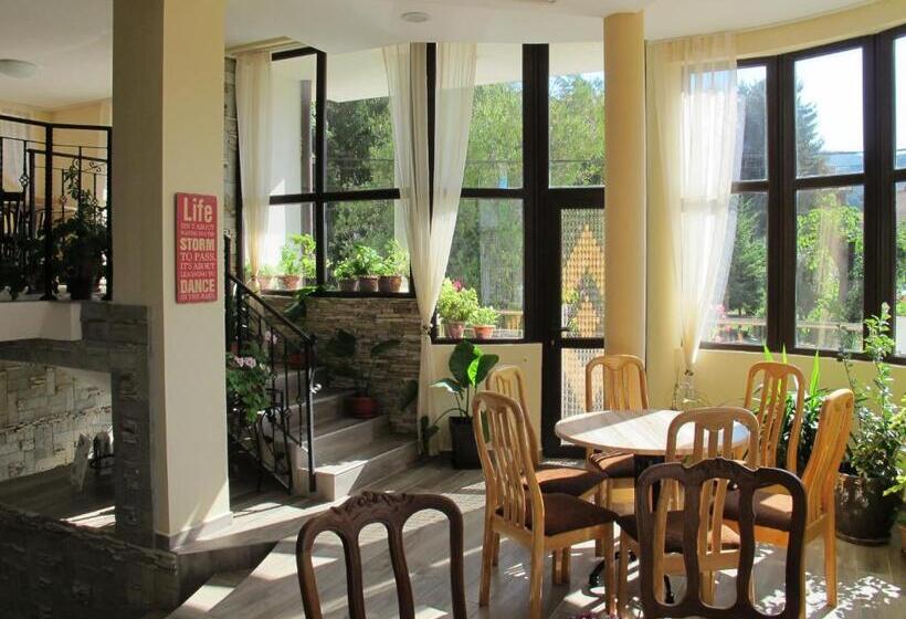 بنسيون Guest House & Bistro Lefterova