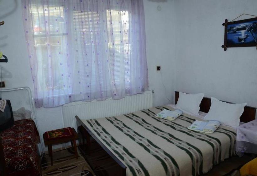 פנסיון Kristal Guest House