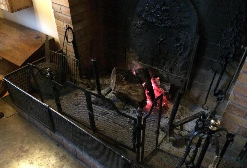 فندق صغير Santuari Mare De Déu Del Mont Restaurant Hostatgería