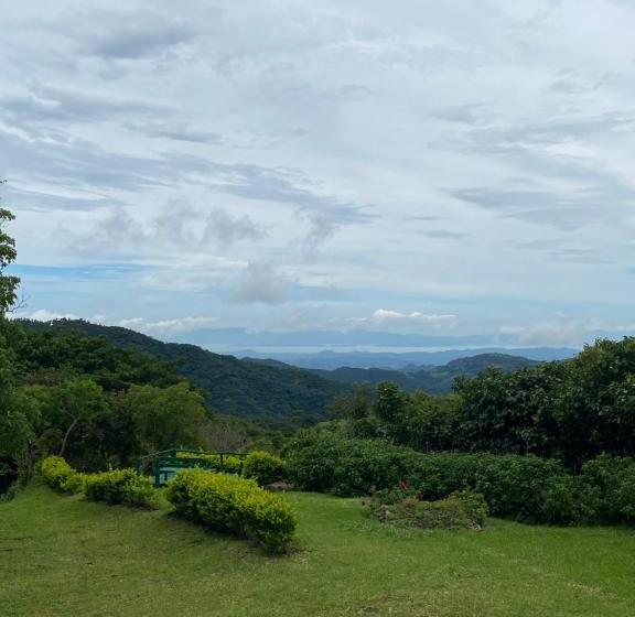 هتل Casitas De Montaña Cabuya