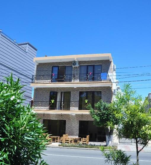 هتل Kobuleti Garden Inn