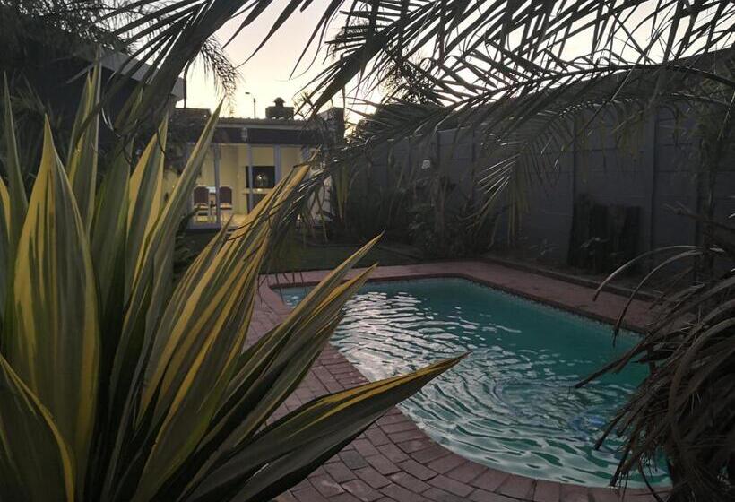 بنسيون Northern Vine Guesthouse B&b Self Catering