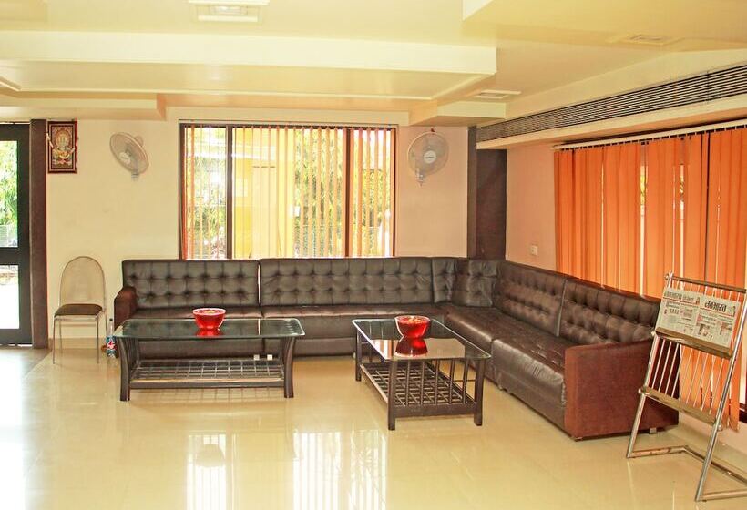 Oyo 22040 Hotel Central Plaza