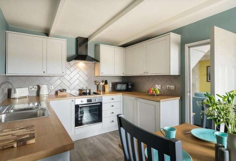 הוסטל Lifeboat Inn