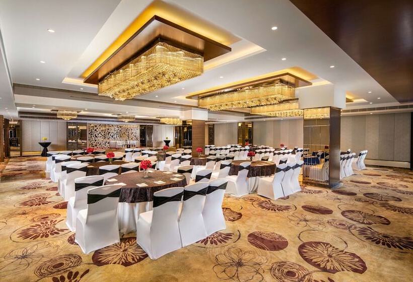 ホテル Nirvana Sarovar Portico Gorakhpur