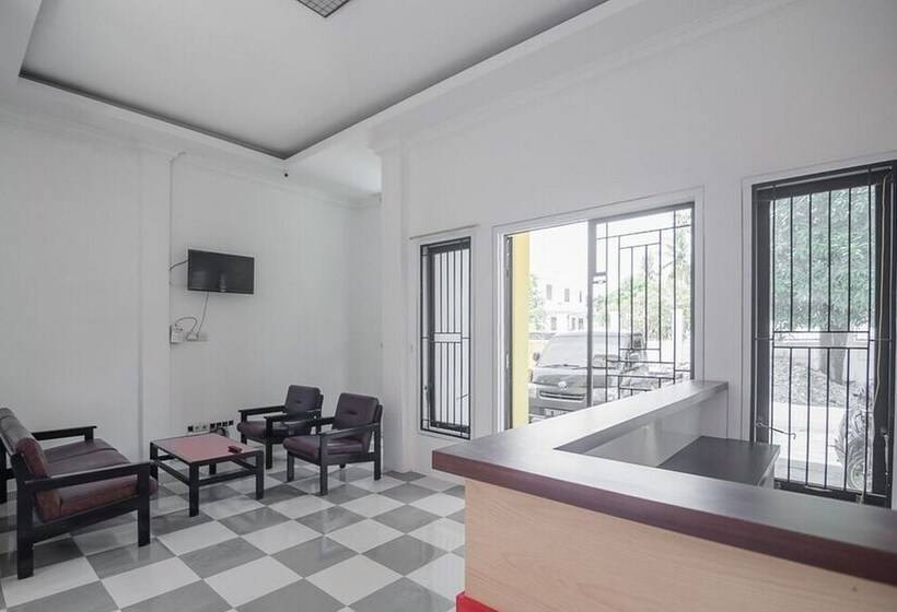 پانسیون Reddoorz Near Sultan Thaha Airport Jambi