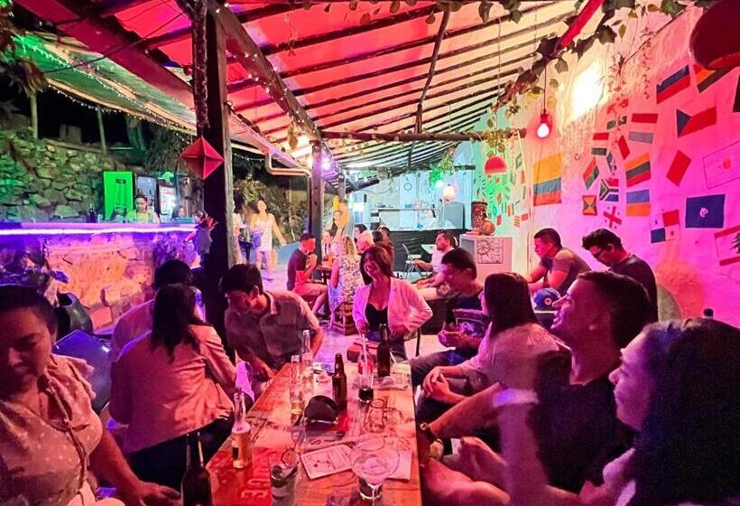 پانسیون Green Door San Gil