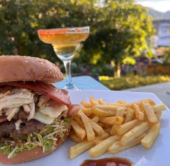 پانسیون Green Door San Gil