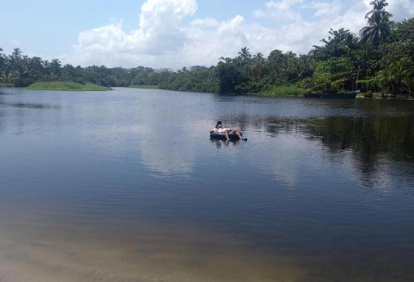 پانسیون Palomino  Hostel Balneario Rio Ancho