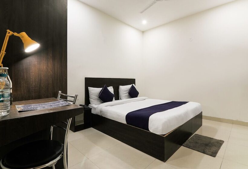 בית מלון כפרי Silverkey Executive Stays 24588 Cd Sohna Road