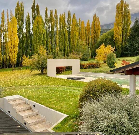 تختخواب و صبحانه La Aguada