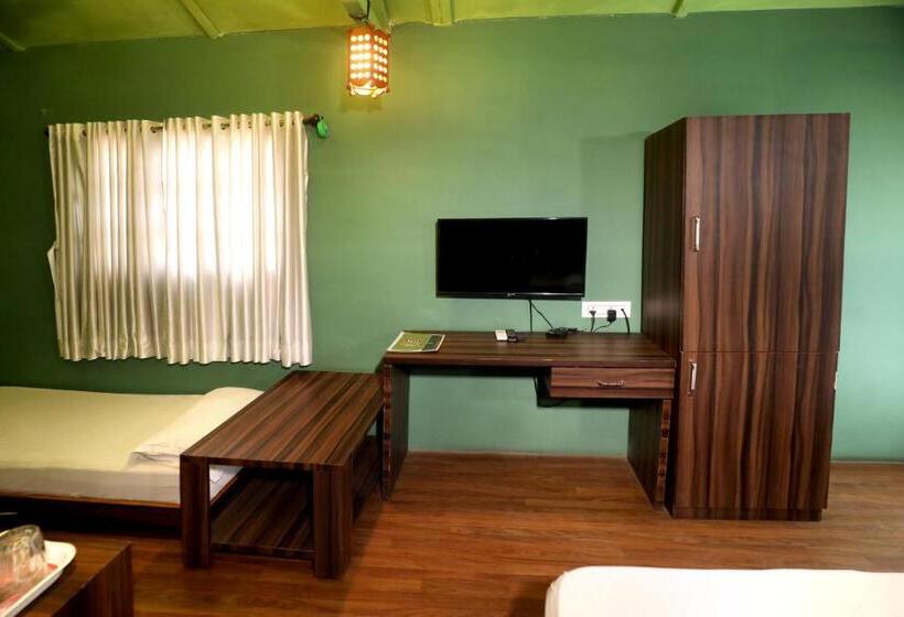 فندق Pali Village Resort