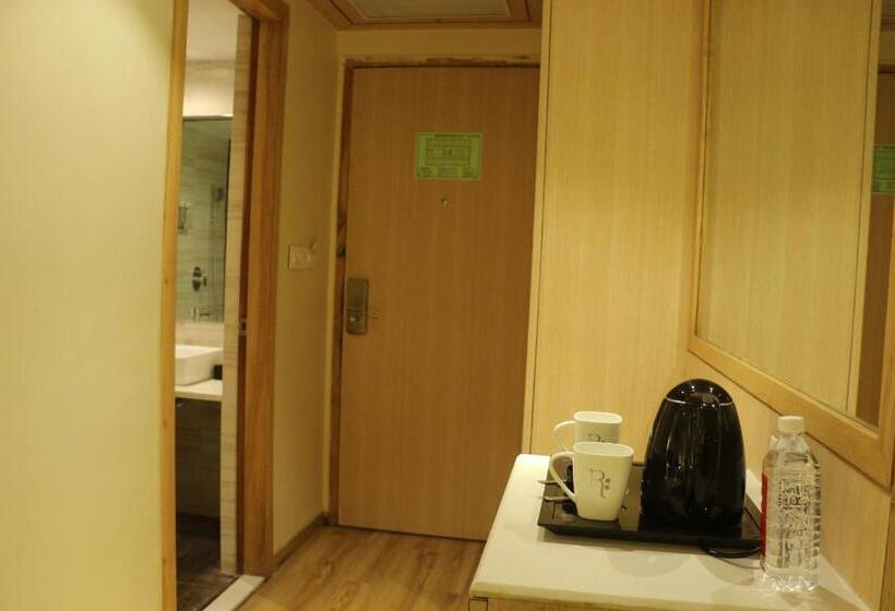 Отель Regenta Central Harsha Vapi