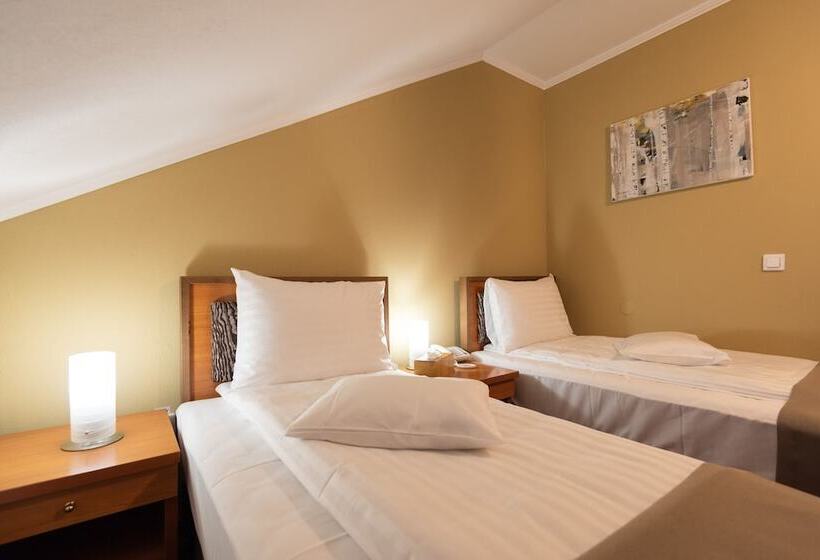 Areo Hotel & Restaurant