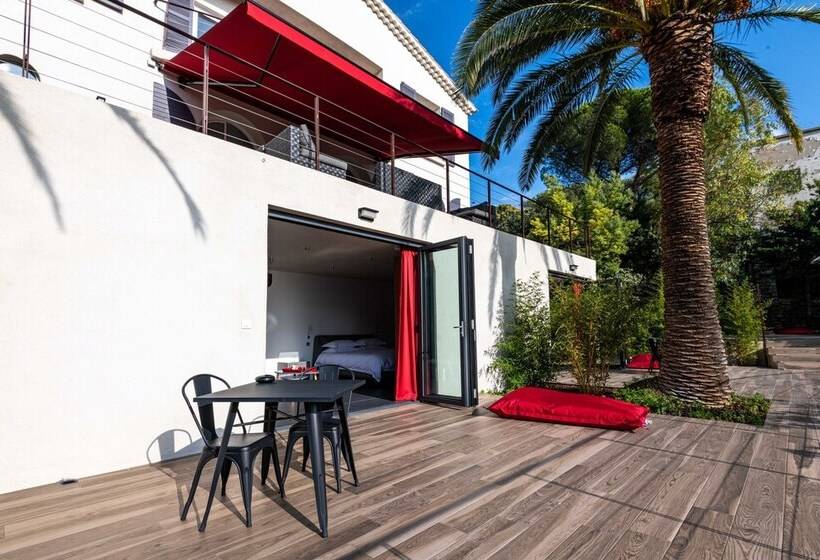پانسیون The Address Cassis