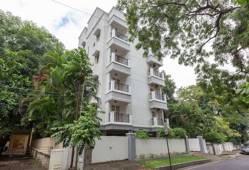 هتل Oyo 23202 Cute Orange Service Apartments