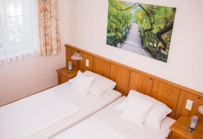 בית מלון כפרי Alter Wirt Putzbrunn