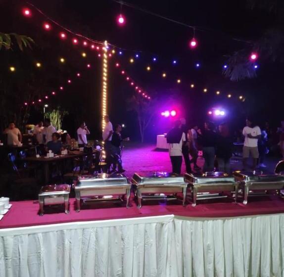 بنسيون Dbambookamp Desa Wisata Ekang