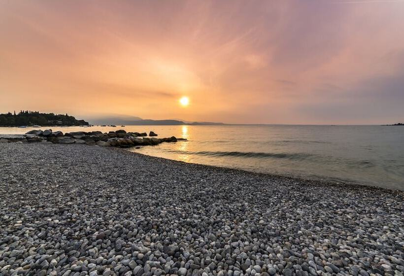 リゾートホテル Lamasu Rioverde   Lago Di Garda