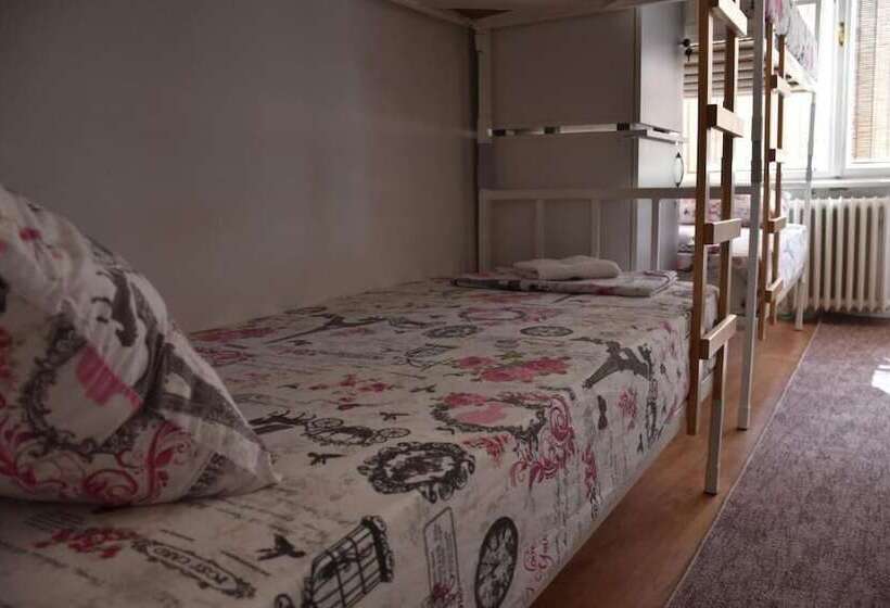 هاستل Exit Labirint Centar