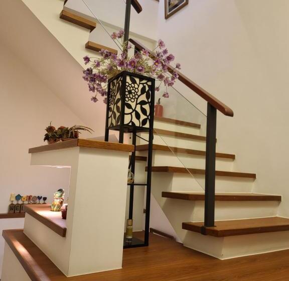 تختخواب و صبحانه Love Happiness Inn