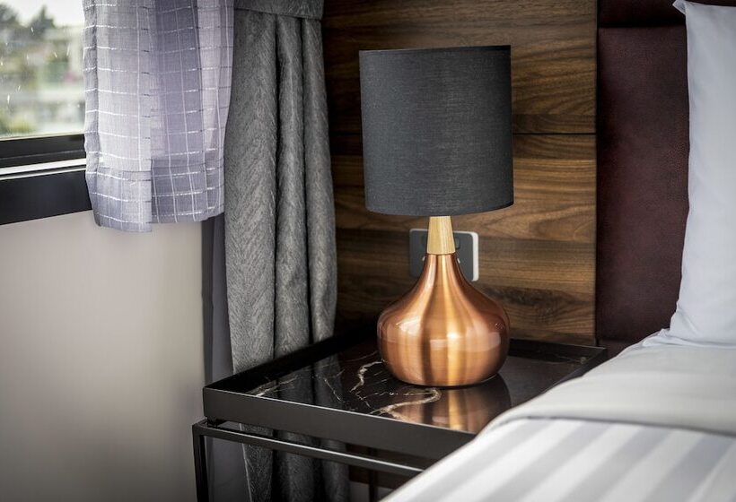 هتل Marsden Suites Albany