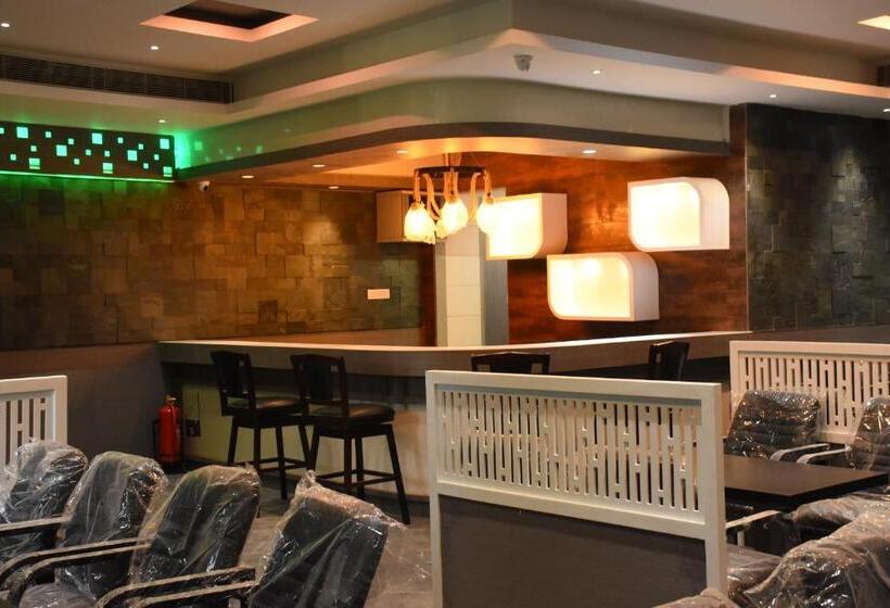 فندق Rathna Residency